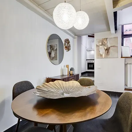 Trastevere Piazza Trilussa Royal Orchid *