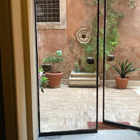 Trastevere Piazza Trilussa Royal Orchid