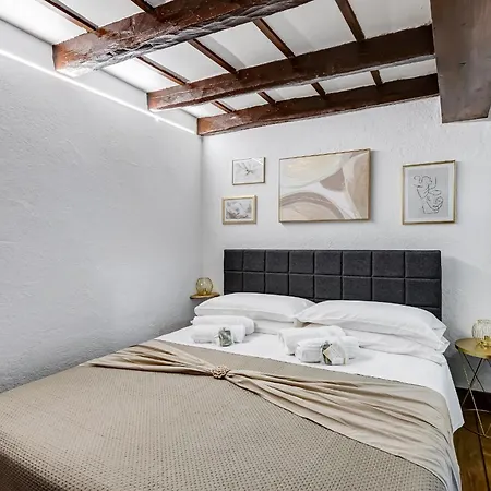 Apartament Trastevere Piazza Trilussa Royal Orchid Rzym