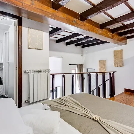 Apartament Trastevere Piazza Trilussa Royal Orchid