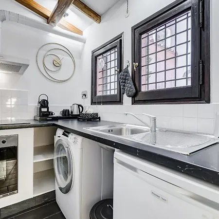 Apartament Trastevere Piazza Trilussa Royal Orchid *