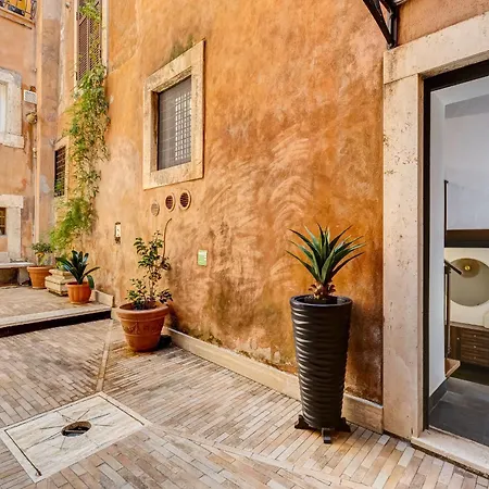 Trastevere Piazza Trilussa Royal Orchid Apartament