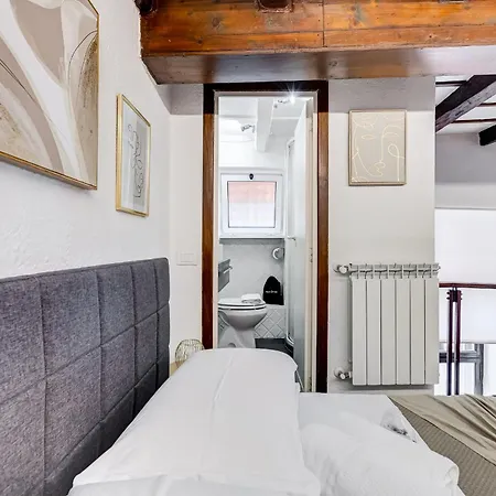 Apartament Trastevere Piazza Trilussa Royal Orchid *