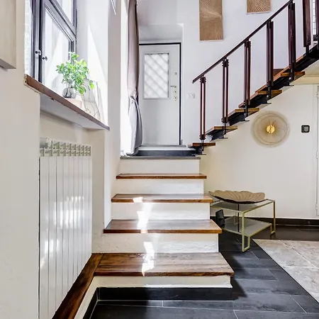 Trastevere Piazza Trilussa Royal Orchid