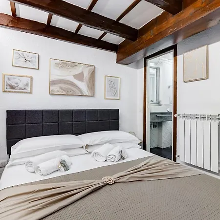 Apartament Trastevere Piazza Trilussa Royal Orchid Rzym