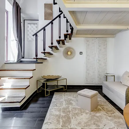 Trastevere Piazza Trilussa Royal Orchid