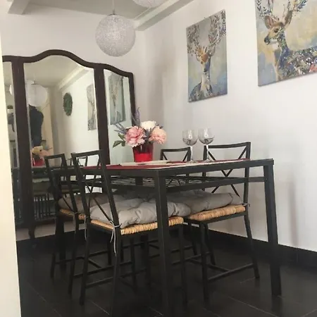Trastevere Piazza Trilussa Royal Orchid